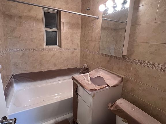 4th image of 246 Howard Ave #1B