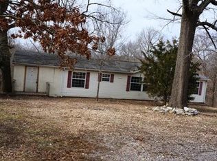 423 Red Robin Rd, Pineville, MO 64856