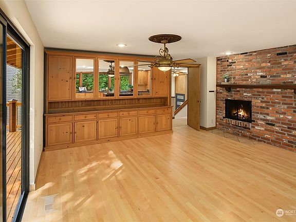 5th image of 3516 Sahalee Dr W