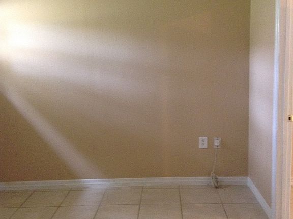 4th image of 840 1/2 E Graves Ave