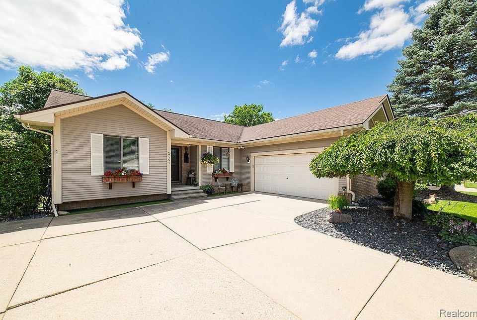 1st image of 2451 Woodbourne Dr