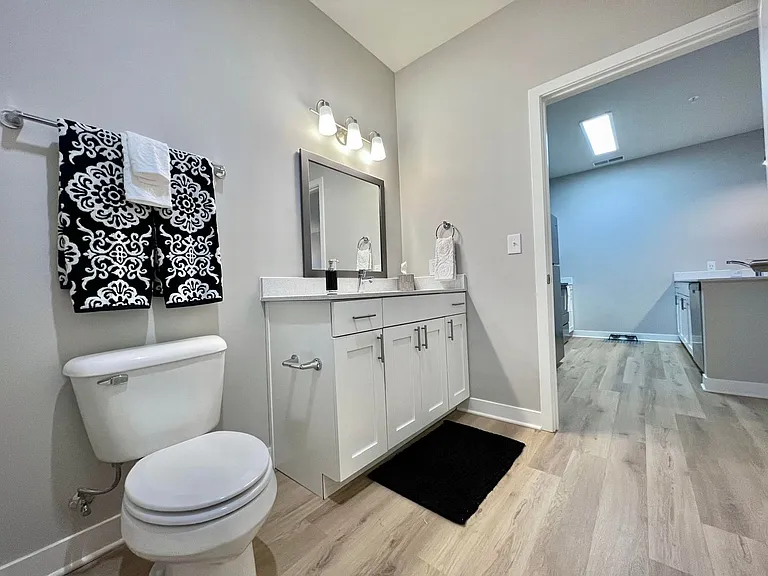 Water's Edge Apartments — Photo 37