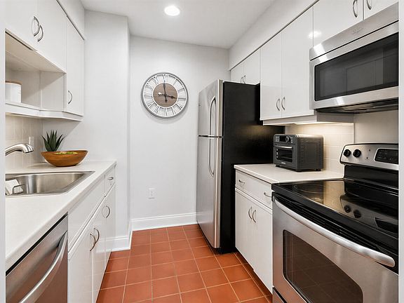 5th image of 203 Shearwater Ct W APT 22