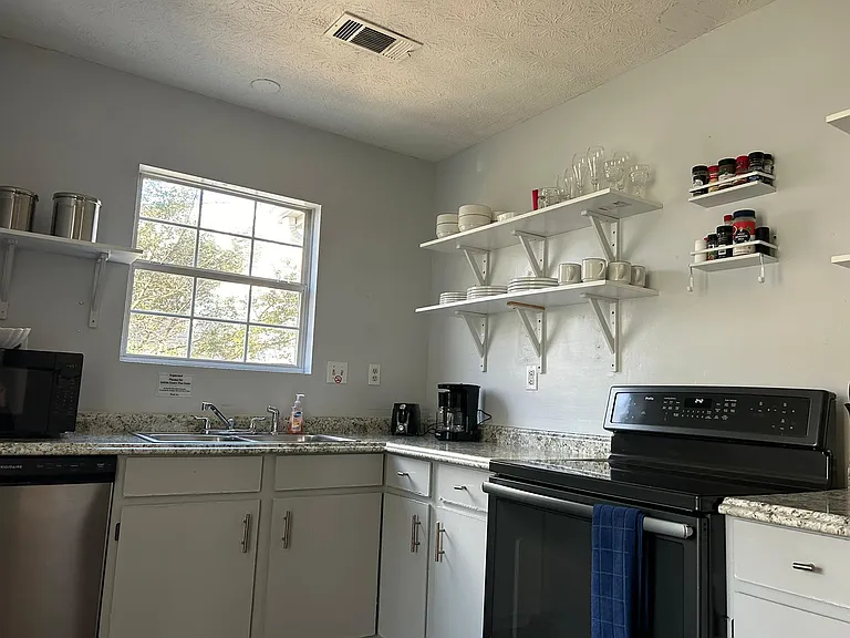 1170 Atlantic Dr NW — Photo 52