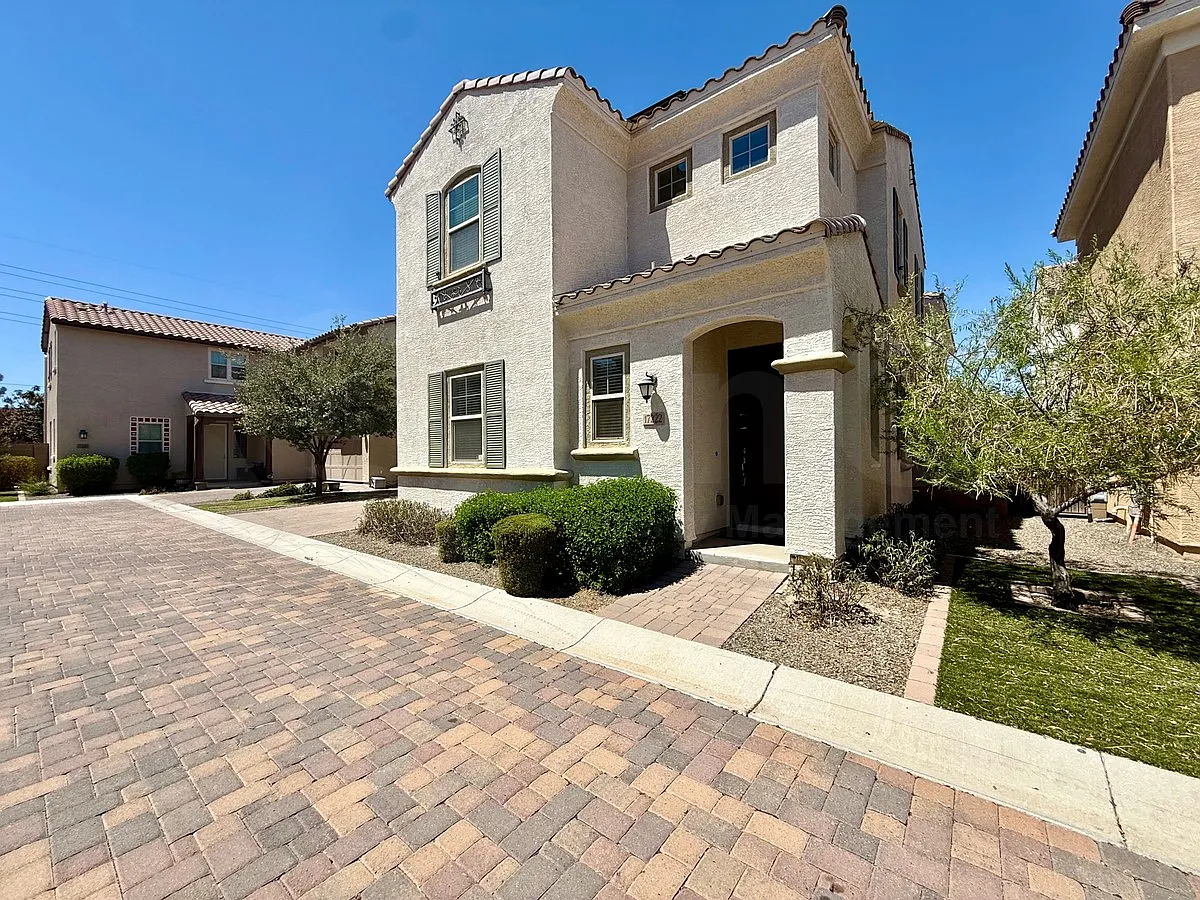 3 bed, 2.5 bath, 2100 sqft, $2,699 — Photo 4