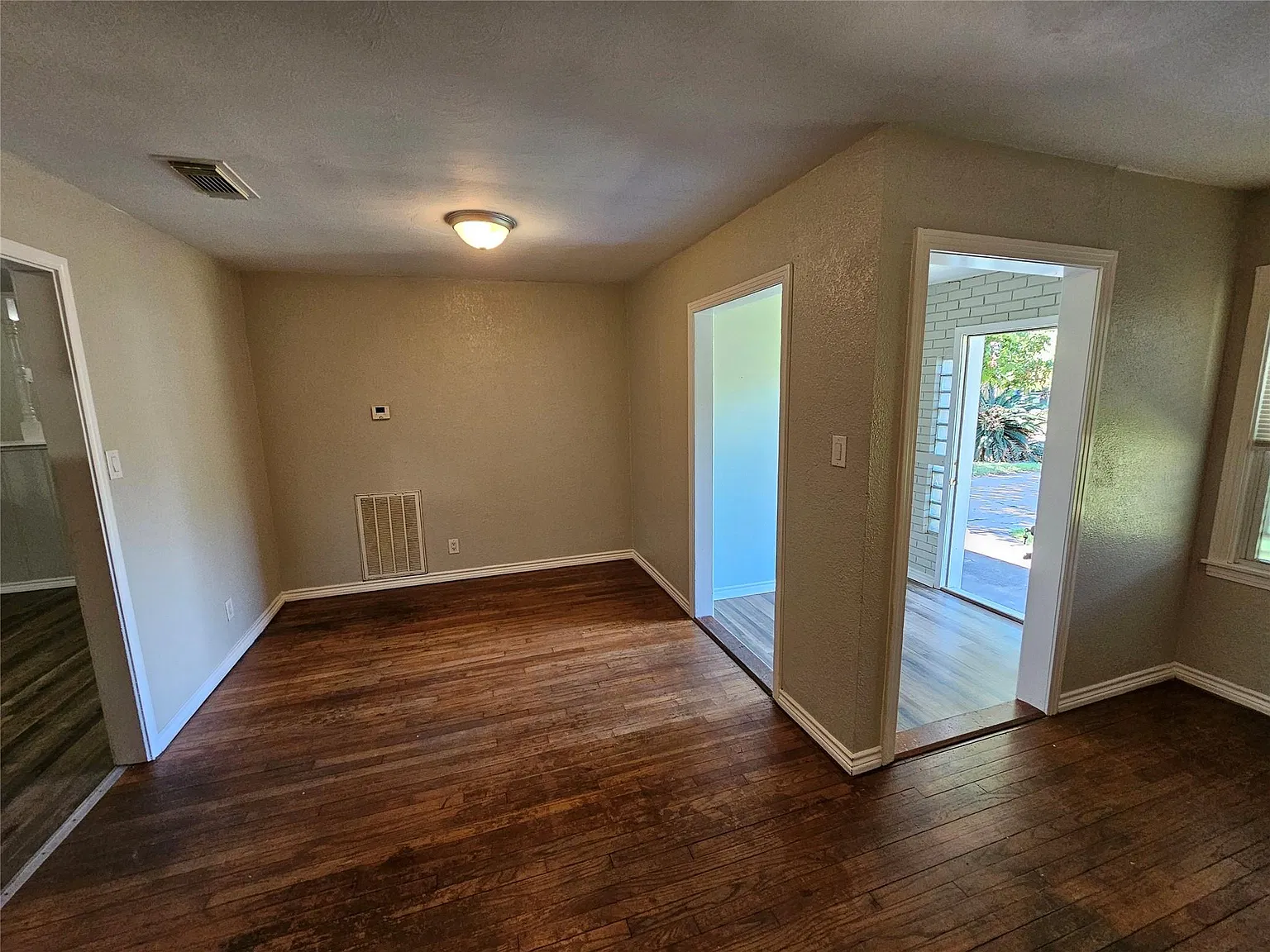 4 bed, 2.0 bath, 1697 sqft, $1,700 — Photo 3