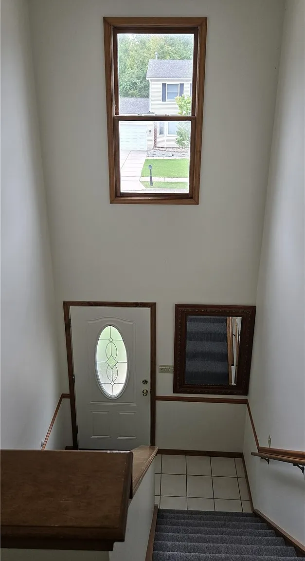 2 bed, 1.0 bath, 2092 sqft, $1,895 — Photo 2