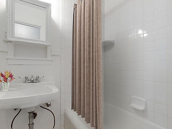 5th image of 1071 N Marion St APT 7