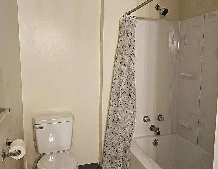 134-136 W High St — Photo 14