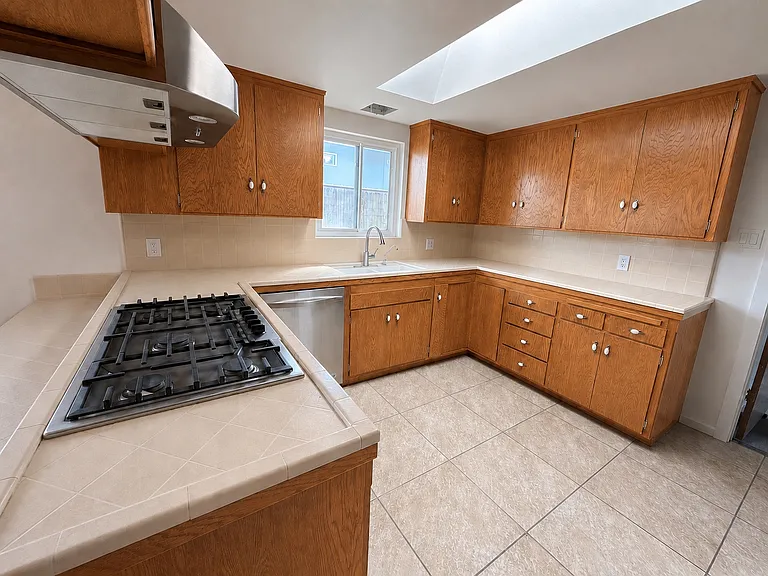 1300 Oak Ave — Photo 4
