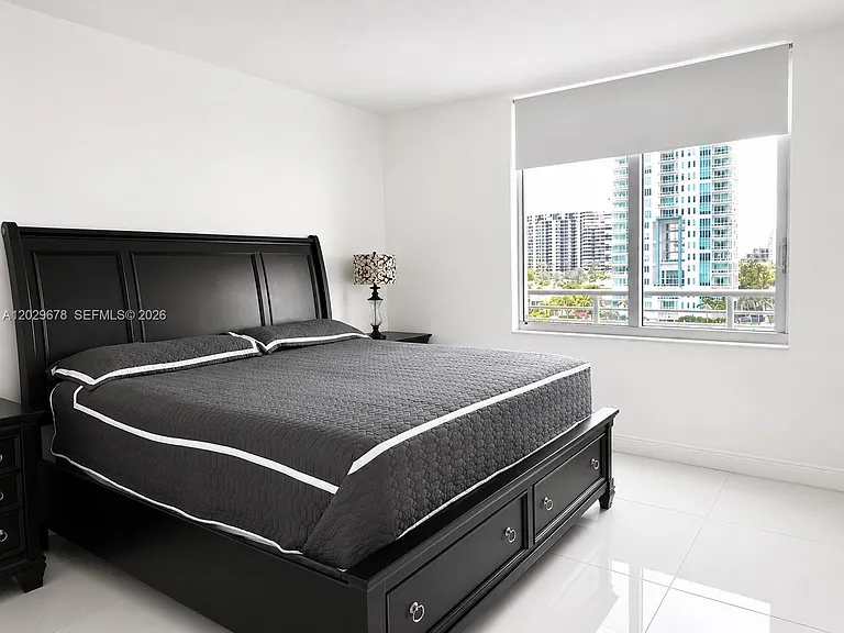 325 Biscayne Blvd #717 — Photo 8