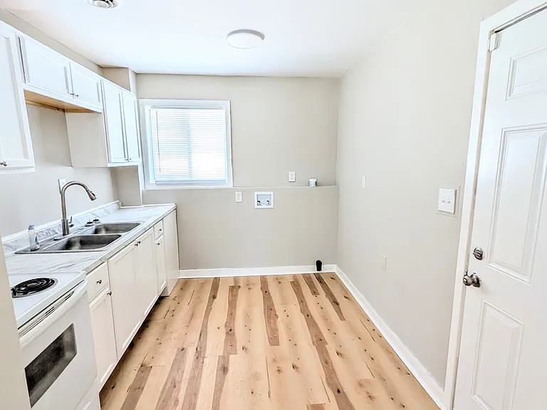 4855 College St — Photo 11