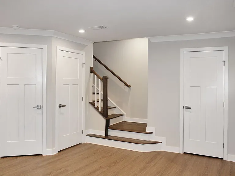 2061 Lockwood Dr — Photo 4