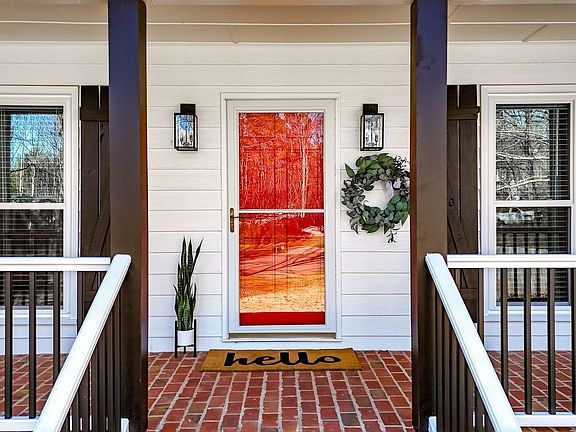 4th image of 718 Robert Way