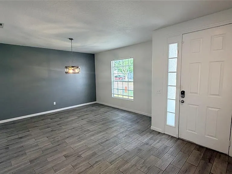 456 Knollwood Dr — Photo 4