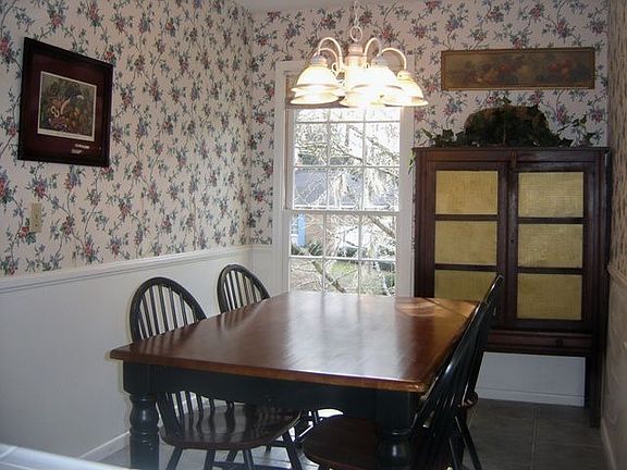 Breakfast area off kitchen
