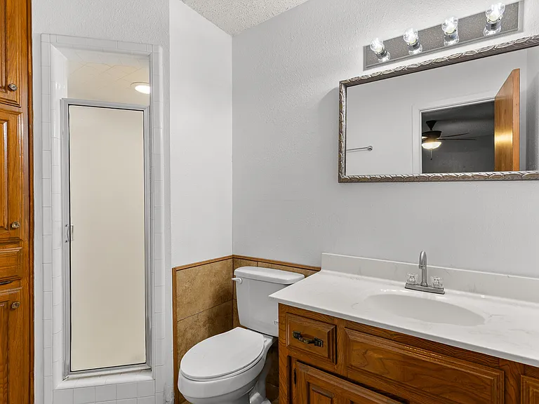 228 Laredo Dr — Photo 9