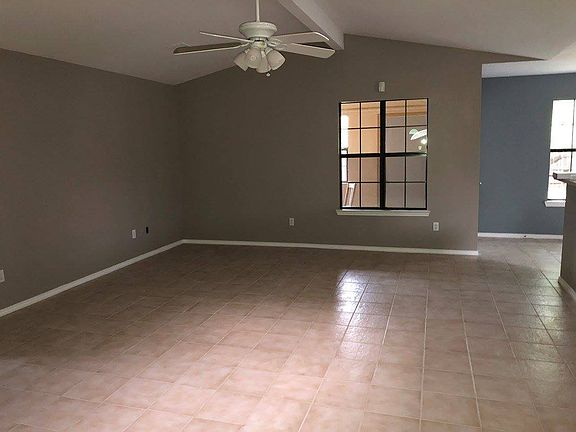 2nd image of 213 W Avenue U