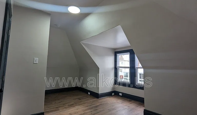 916 Deely St — Photo 21