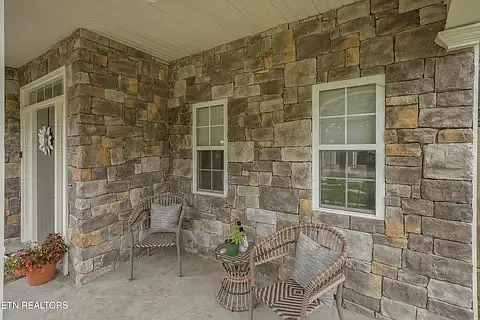 10816 Meriwether Ln — Photo 2