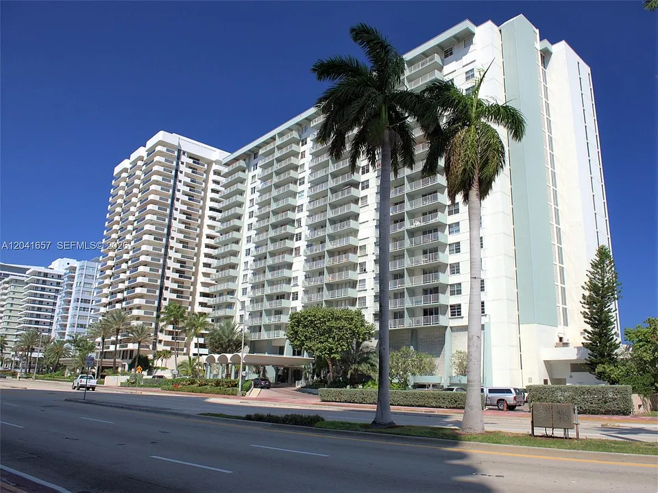 5701 Collins Ave #619