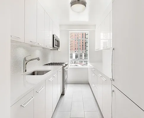 Rented by Central Park South Associates | media 9
