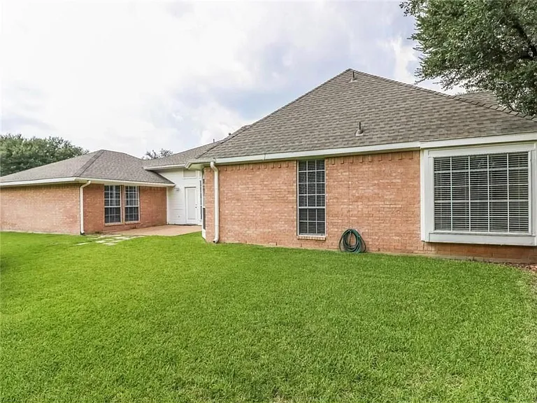 4645 Wales Dr — Photo 22