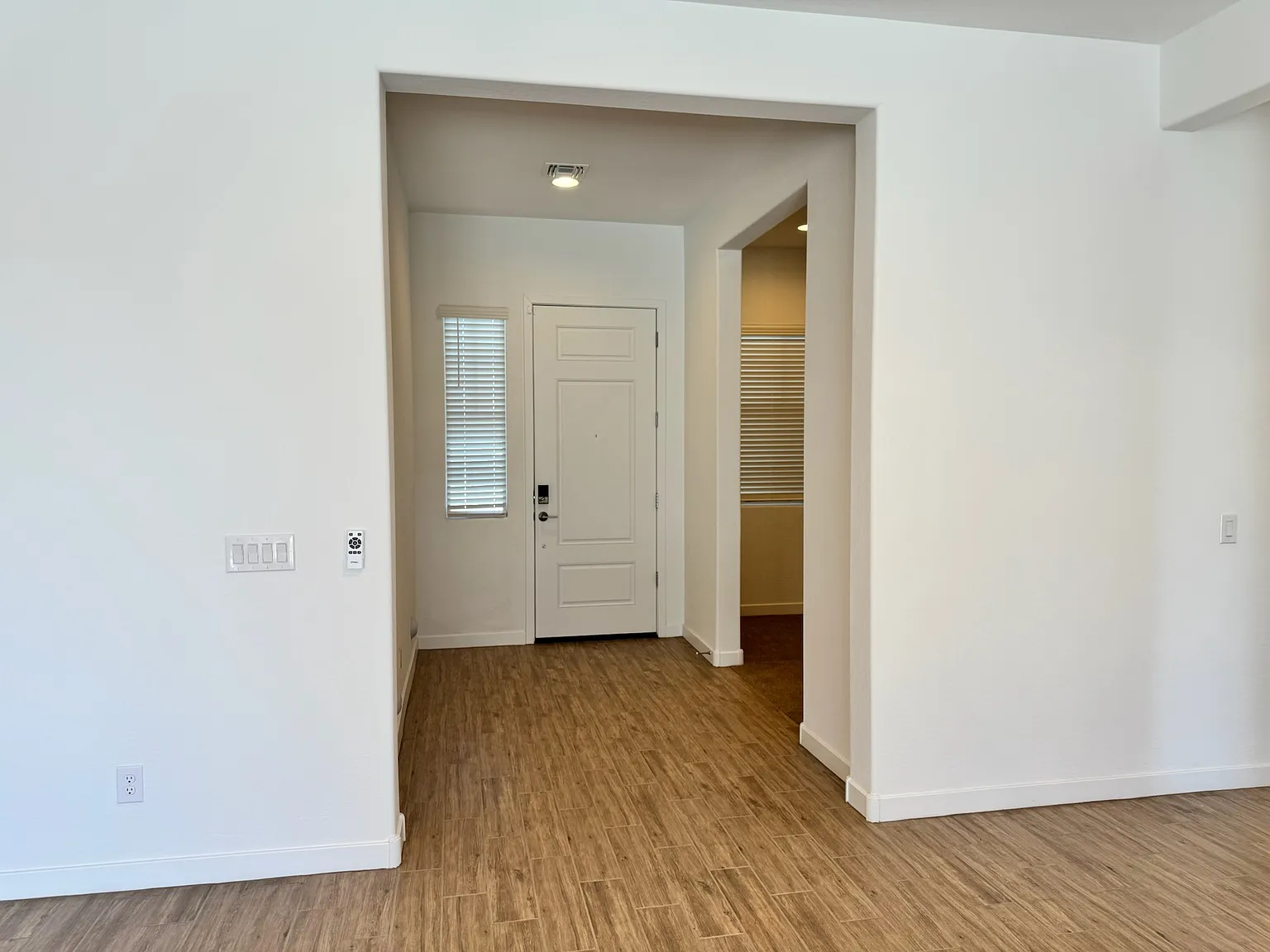 3 bed, 2300 sqft, $2,800 — Photo 3