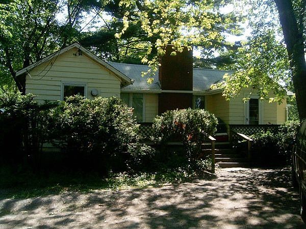 Nice big front yard (three lots)   