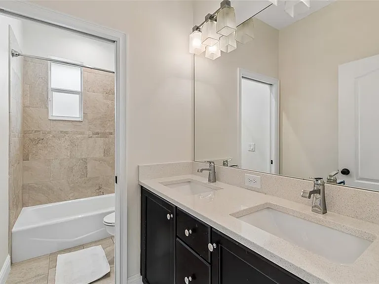 110 S Beverly Ave — Photo 18