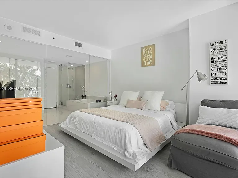 650 NE 32nd St #703 — Photo 10