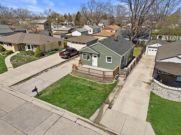 3rd image of 1304 Graceland AVENUE
