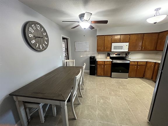 4th image of 2407 Reeves Ave