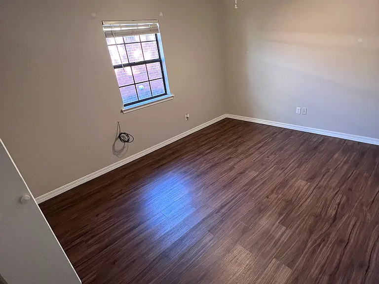 1202 University Dr — Photo 9
