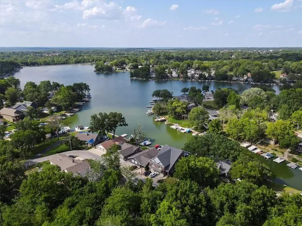 84 Anchor Dr, Lake Tapawingo, MO 64015