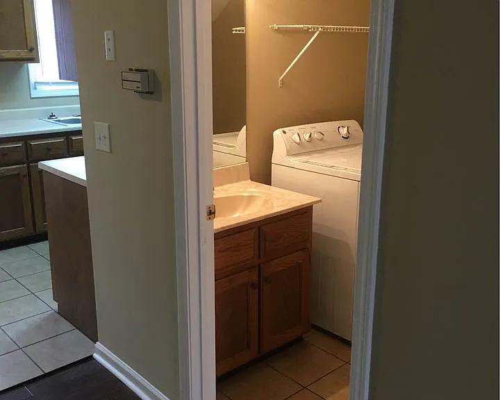 239 Wayne Dr #3 — Photo 4