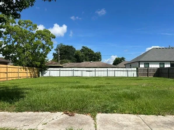 2400 Legend St, Meraux, LA 70075