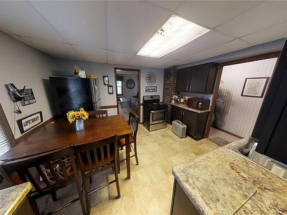 5th image of 2098 Marhofer Ave