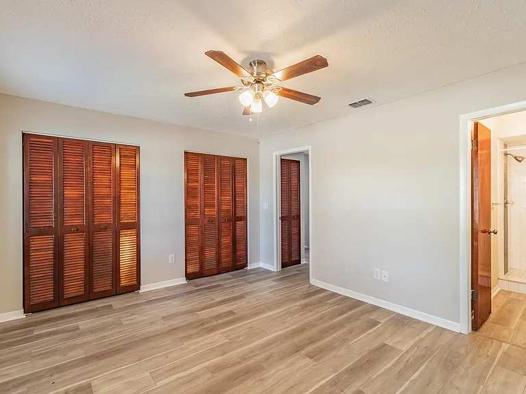 2419 W Stroud Ave #B — Photo 12