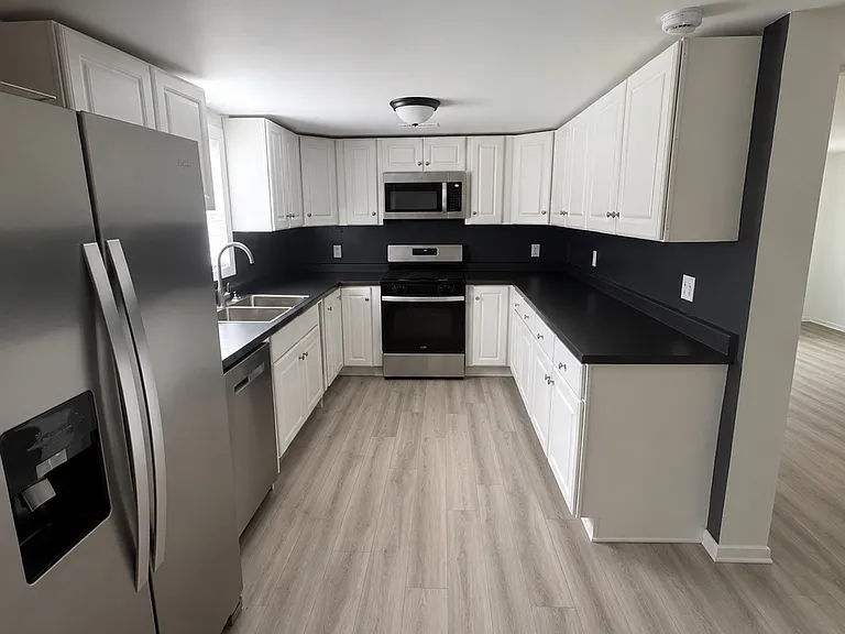 3023 Joseph St — Photo 2