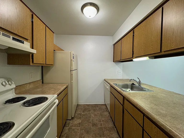 Charter Oaks Apartments — Photo 162