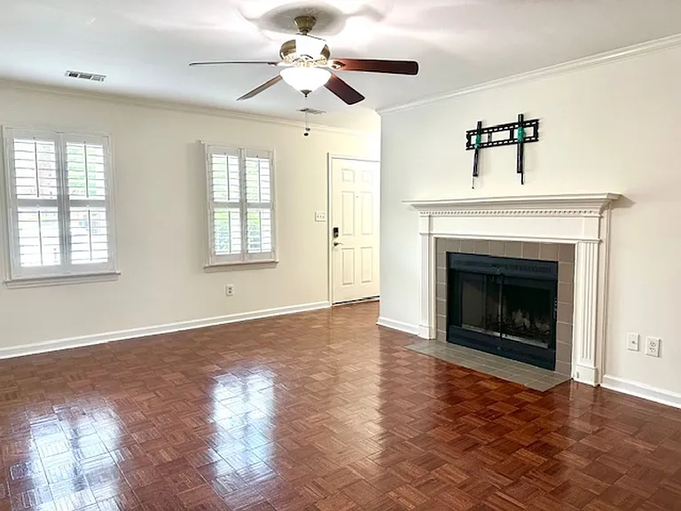 104 Carlyle Cir — Photo 6