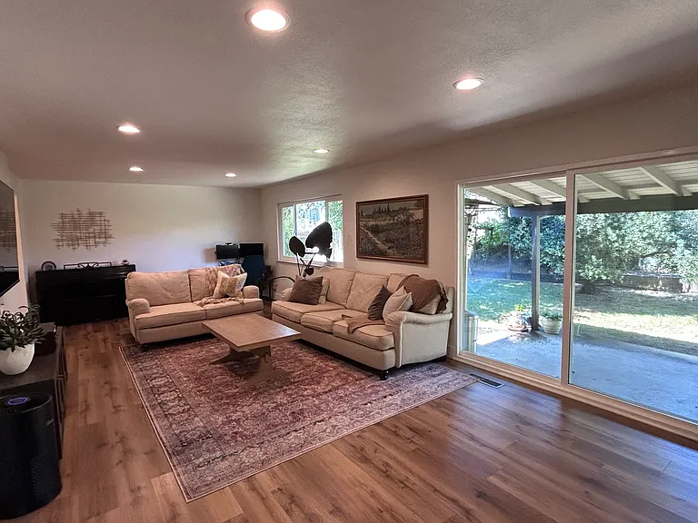 1803 Tanglewood Ln — Photo 10