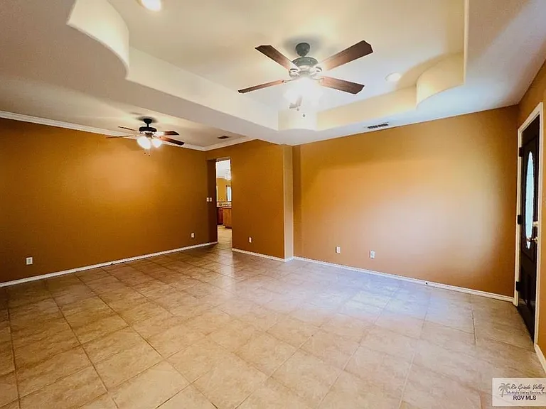2822 Regency — Photo 3