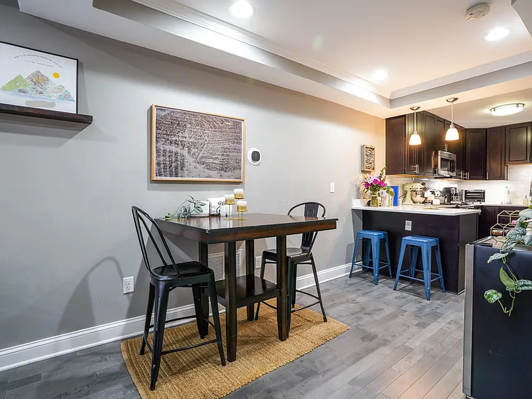 22 E Heath St — Photo 3