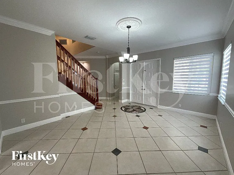 16324 SW 15th St — Photo 4