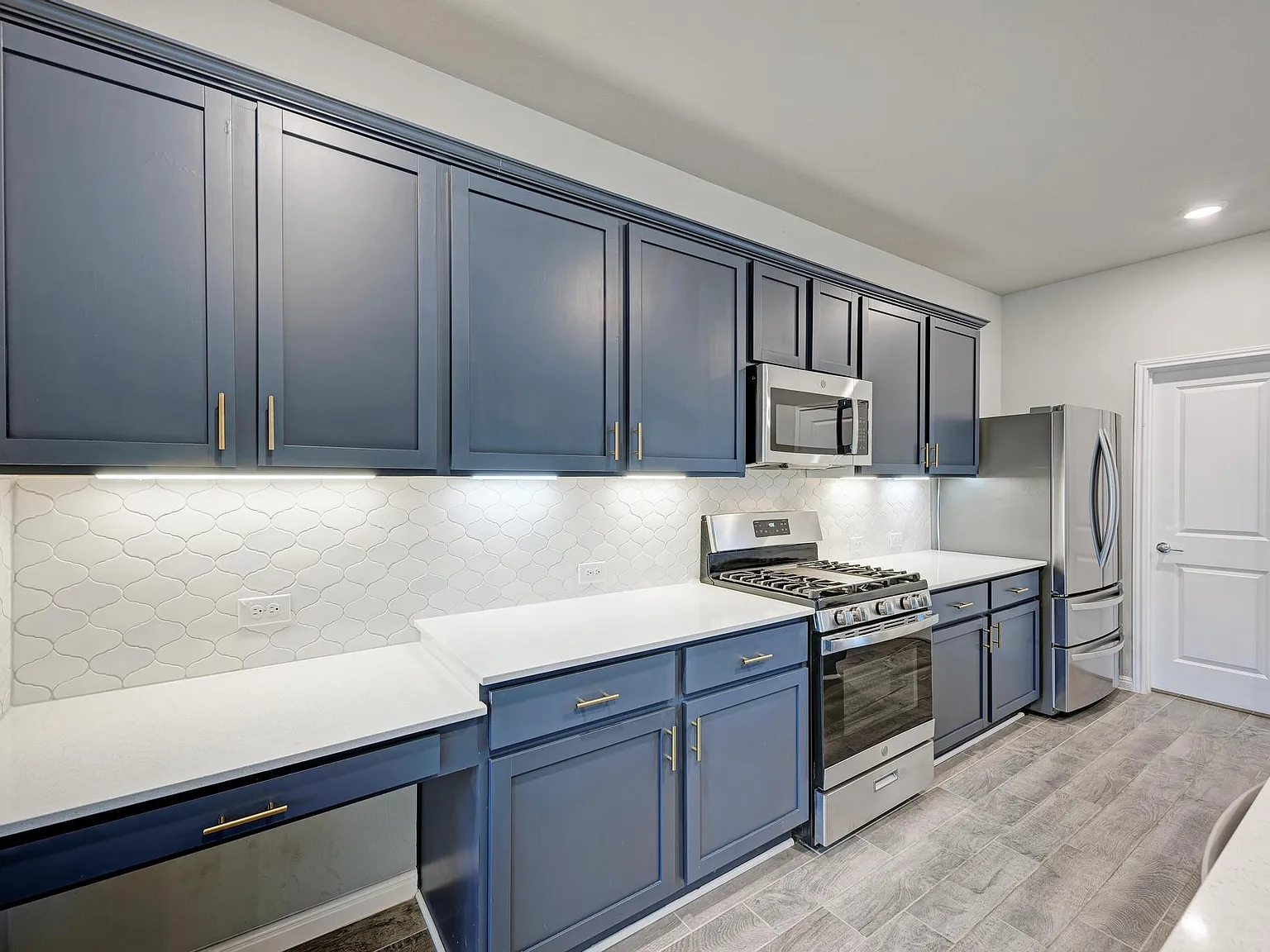 3 bed, 2.5 bath, 1831 sqft, $2,200 — Photo 3