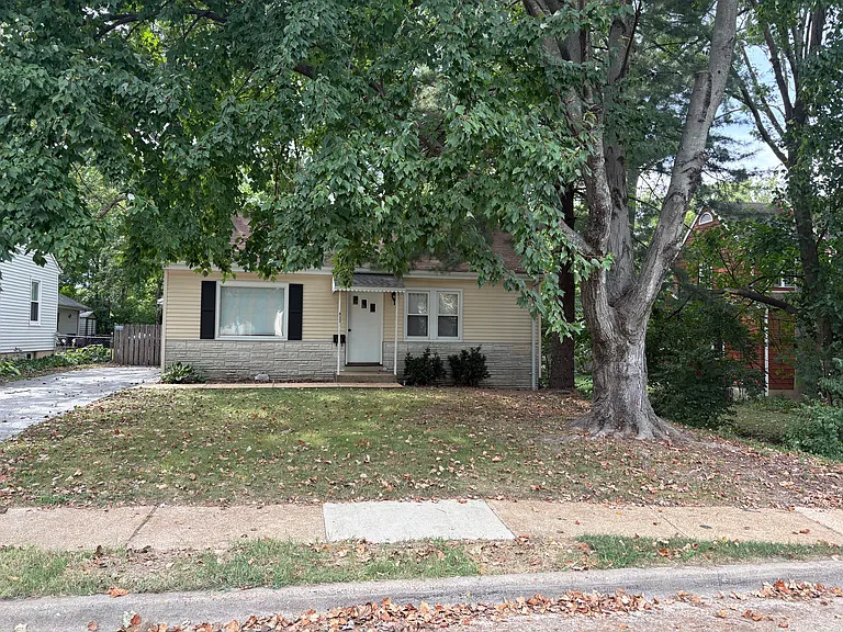 613 Evans Ave — Photo 2