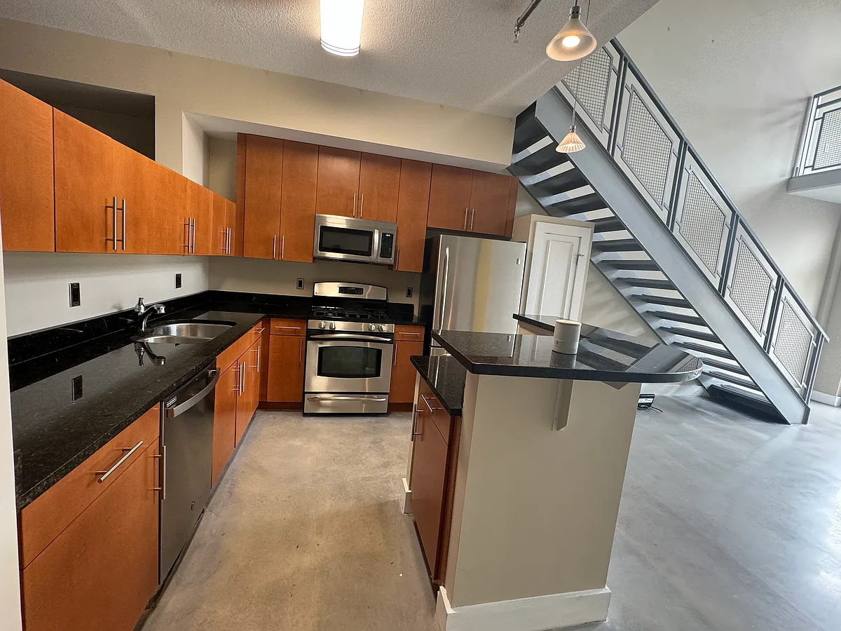 Building Photo - 1390 Kenyon St NW #521