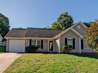 3728 Hunters Run Ln, Matthews, NC 28105